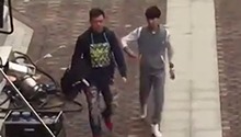源宝宝从口袋里掏出橘子给强哥吃