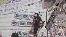 夫妻为留守儿童打开看世界的窗