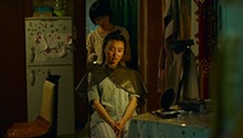 陈念帮妈妈染发