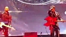 张杰现身跨年演唱会彩排