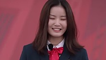 女儿上台催婚妈妈