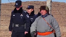边境民警与阿迪亚一家亲如家人