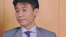 萧律师在医院照顾怀孕的谢桥 