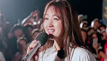 杨钰莹演唱《轻轻地告诉你》
