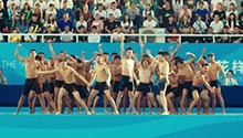 五个扑水的少年