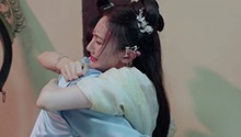 天凌克服万难与折枝天桥相见，深情拥吻！
