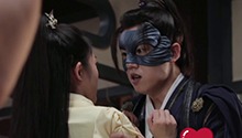 张耀剧中对万鹏那叫一个勇！