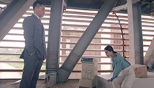苏伊逃跑遇到高木，高木对苏伊动杀心