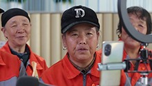 村民用朗诵诗词的方式表达梦想