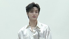 李振宁面露微笑青春洋溢