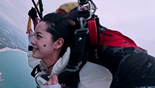 欧阳娜娜决定跳伞是因为外婆