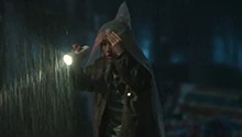 赵小满冒雨找狗狗